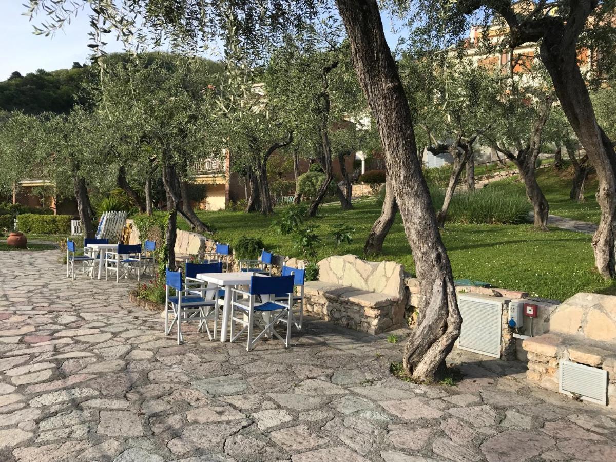 La Casa Fra Gli Ulivi Apartment เลริชี ภายนอก รูปภาพ